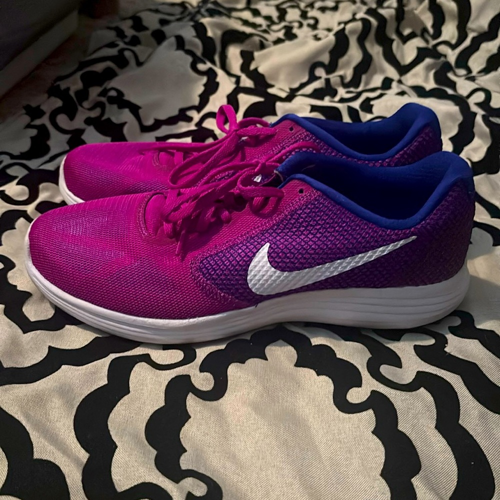 Multicolored Nike sneakers new without tags